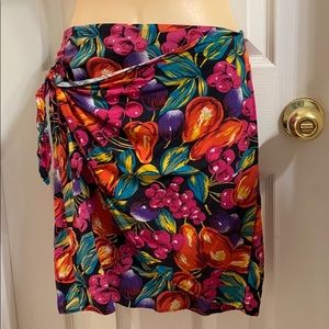 Gitano Collection mini skirt fruit theme. Med